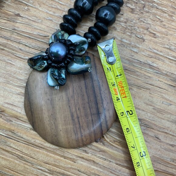 Black Shell Flower Faux Pearl Accent Boho Large Circle Pendant Beaded Necklace - Picture 6 of 7
